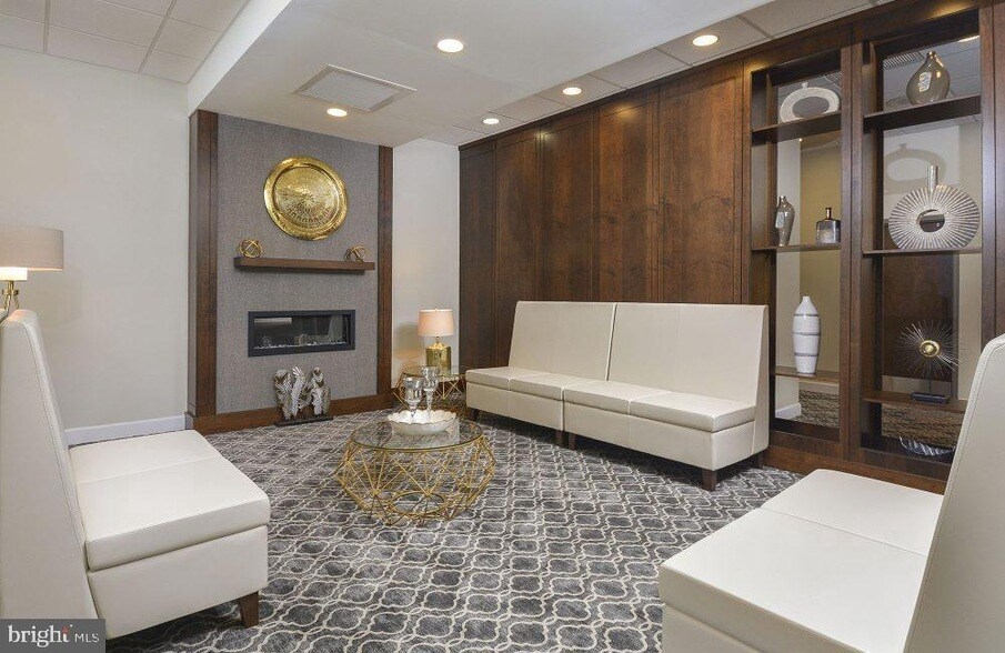515 W Chelten Ave, Unit 2B-0608 in Philadelphia, PA - Building Photo