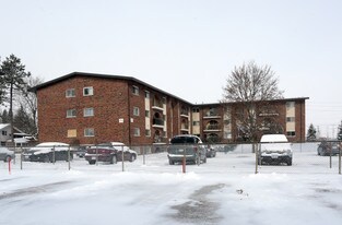 539 Parkside Dr in Waterloo, ON - Building Photo