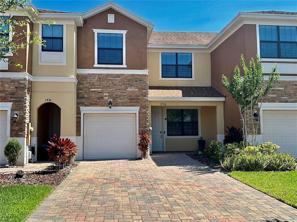 1930 Portofino Meadows Blvd in Orlando, FL - Building Photo