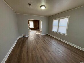 2214 W Tripp Ave in Peoria, IL - Building Photo - Building Photo