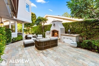 8 Rue Verte in Newport Beach, CA - Building Photo - Building Photo