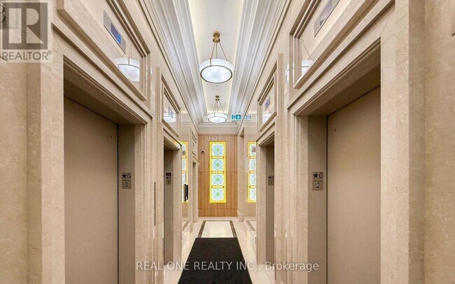 36 Elm Dr W in Mississauga, ON - Building Photo - Building Photo