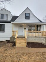 9812 Zykan Dr in Overland, MO - Building Photo