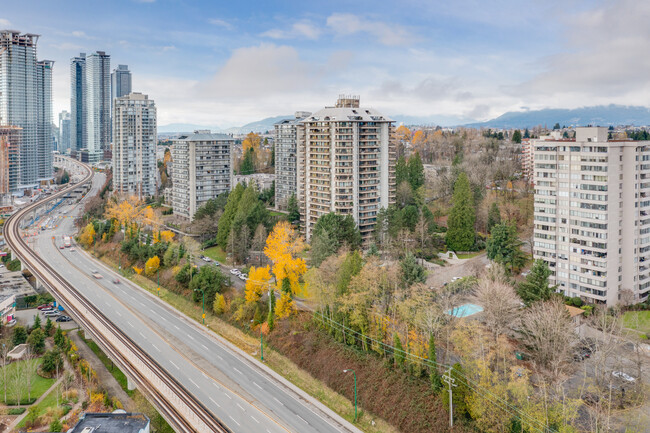 Anola Place in Burnaby, BC - Building Photo - Building Photo