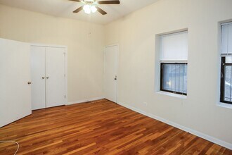 877 W Lill Ave, Unit D1 in Chicago, IL - Foto de edificio - Building Photo