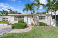 327 Putnam Ranch Rd in West Palm Beach, FL - Foto de edificio - Building Photo