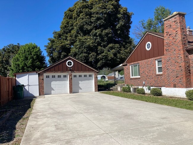 9607 E Upriver Dr in Spokane, WA - Building Photo - Building Photo