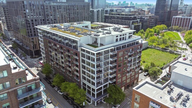 901 W Madison St, Unit 715 in Chicago, IL - Building Photo - Building Photo