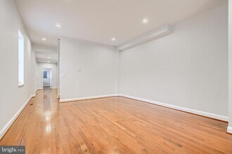 250 S Washington St in Baltimore, MD - Building Photo - Building Photo