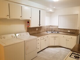 667 E Queen St, Unit 2 in Inglewood, CA - Building Photo