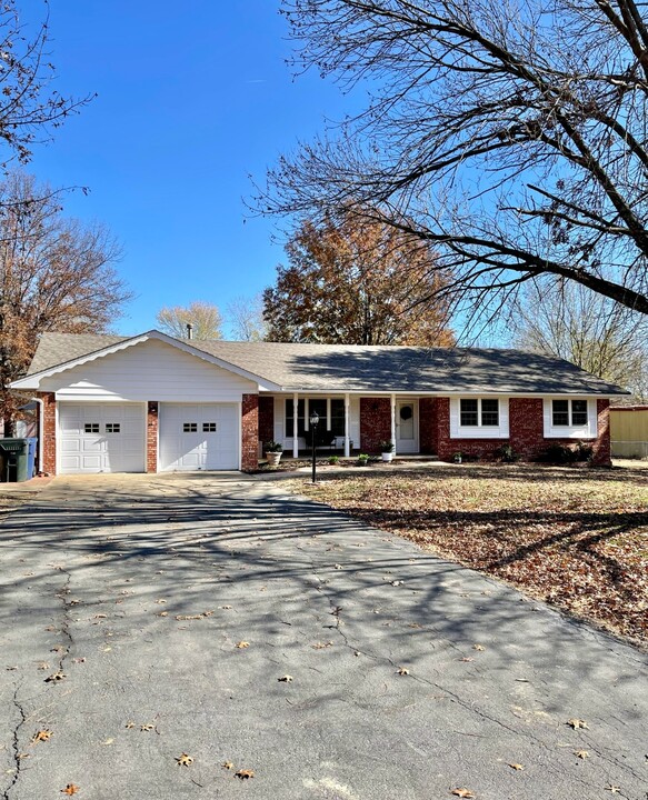 718 Winter Ln in Claremore, OK - Building Photo