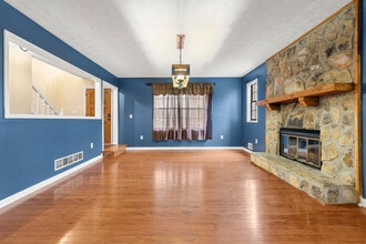 249 Tony Trl SE, Unit Bed and bath suite 1 in Mableton, GA - Foto de edificio - Building Photo