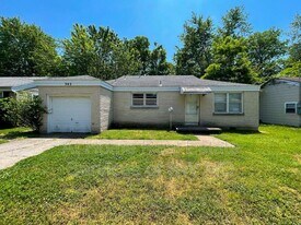 302 W Whiteside St in Springfield, MO - Building Photo