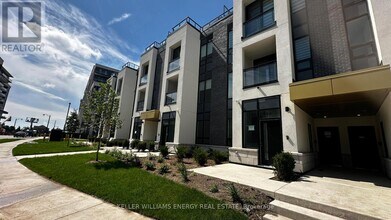 3020 Trailside Dr in Oakville, ON - Building Photo - Building Photo