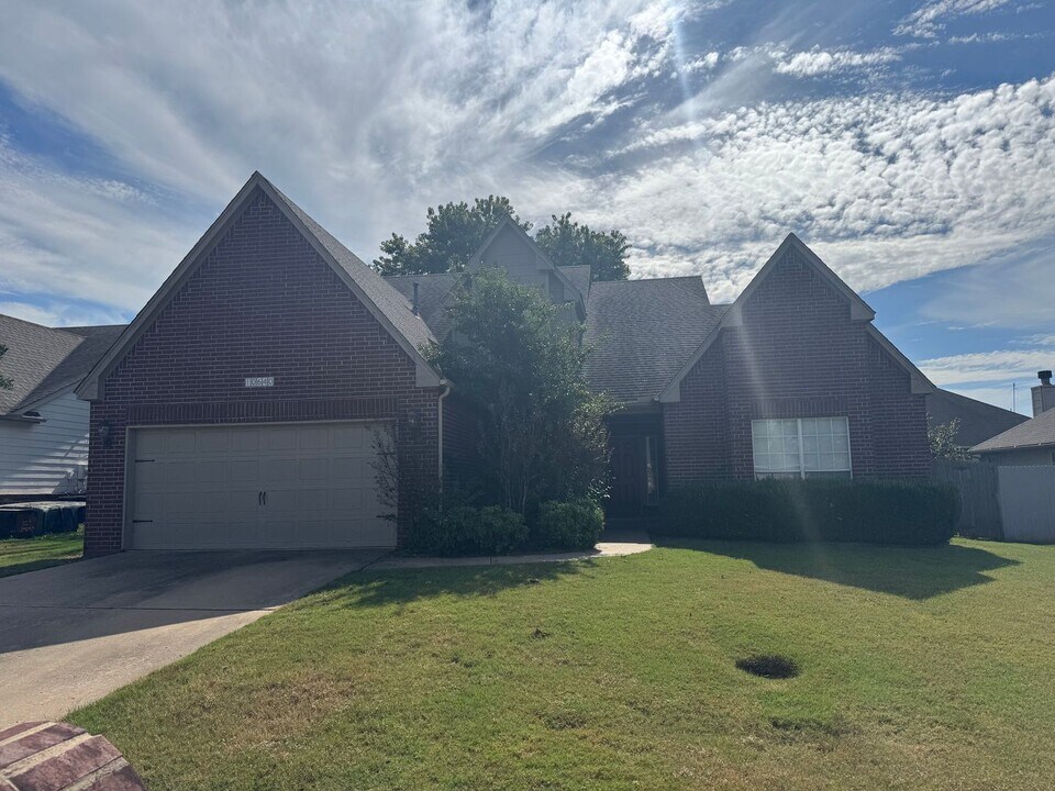 10640 E 114th St S in Bixby, OK - Building Photo