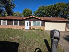 2013 Maple Tree Ln in Sauget, IL - Building Photo