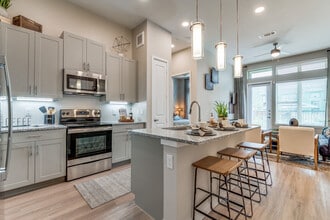 Zenith in Arlington, TX - Building Photo - Interior Photo