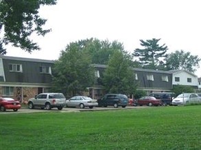 Green Acres Town Houses in Massillon, OH - Building Photo - Building Photo