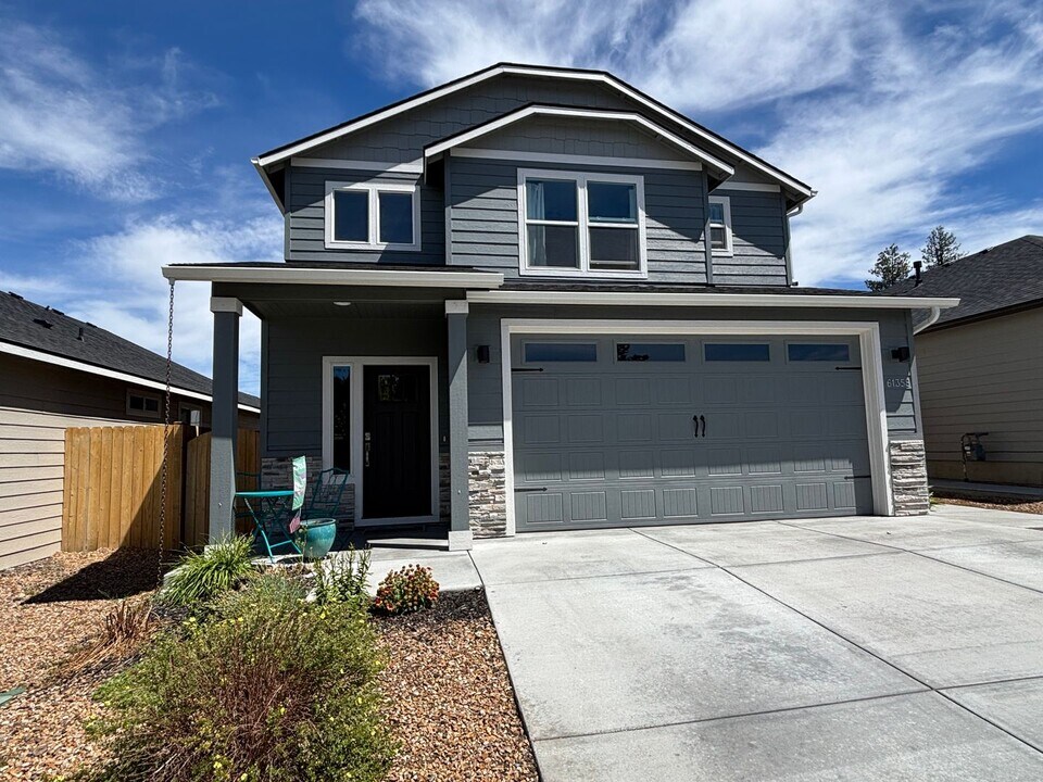 61358 SE Preston St in Bend, OR - Building Photo