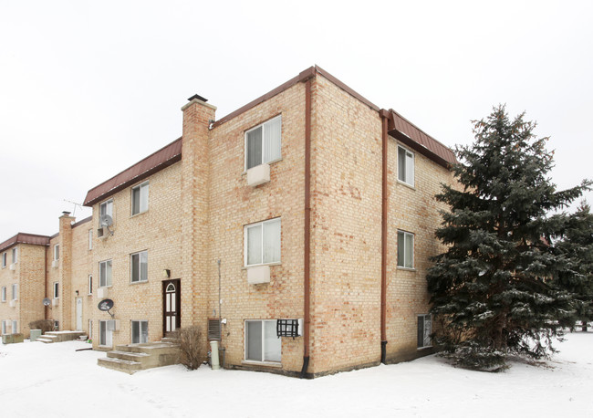 305 Hawthorne Cir in Mount Prospect, IL - Foto de edificio - Building Photo