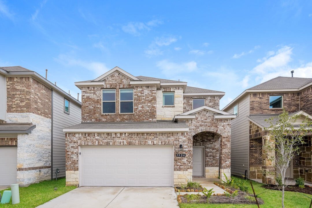 7926 Fijian Cypress Dr in Cypress, TX - Building Photo