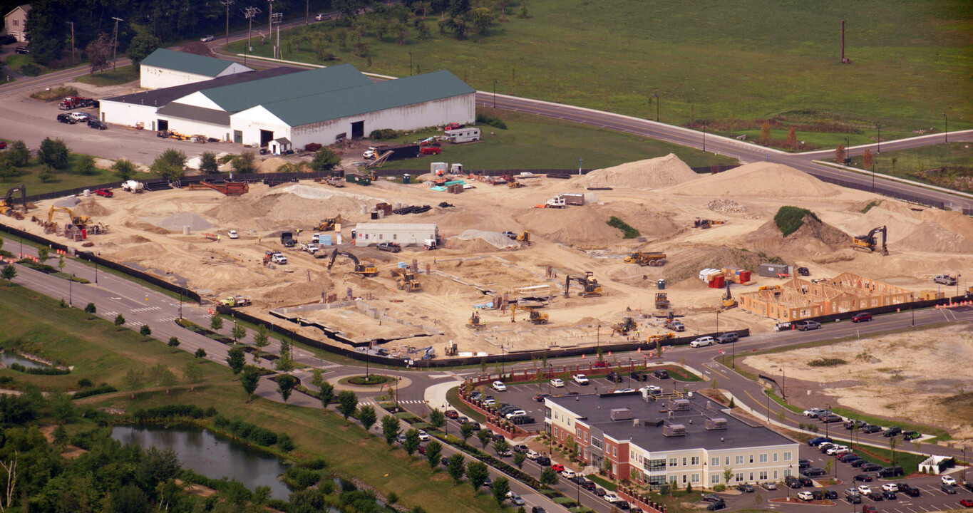 Alta Oak & Pine in Londonderry, NH - Building Photo