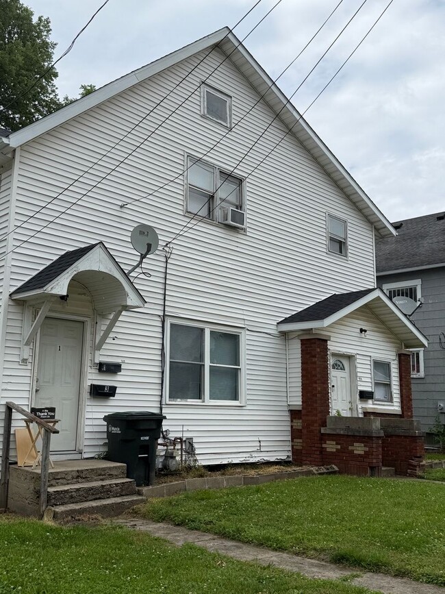 property at 904 W Main St