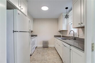 38 Morningside Ln in Portsmouth, RI - Foto de edificio - Building Photo