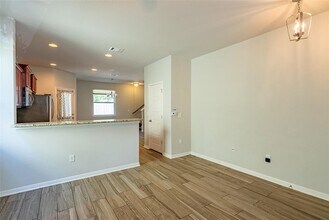 5437 Falling Leaf Ln in Austin, TX - Building Photo - Building Photo