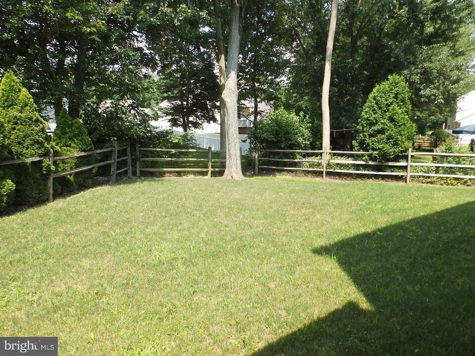211 Green Valley Way in Chalfont, PA - Building Photo