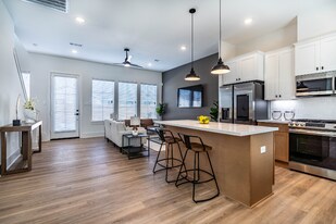 5738 Roselane St in Houston, TX - Building Photo