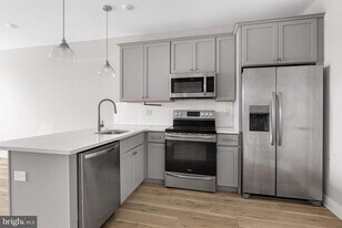 5232 Walnut St in Philadelphia, PA - Building Photo