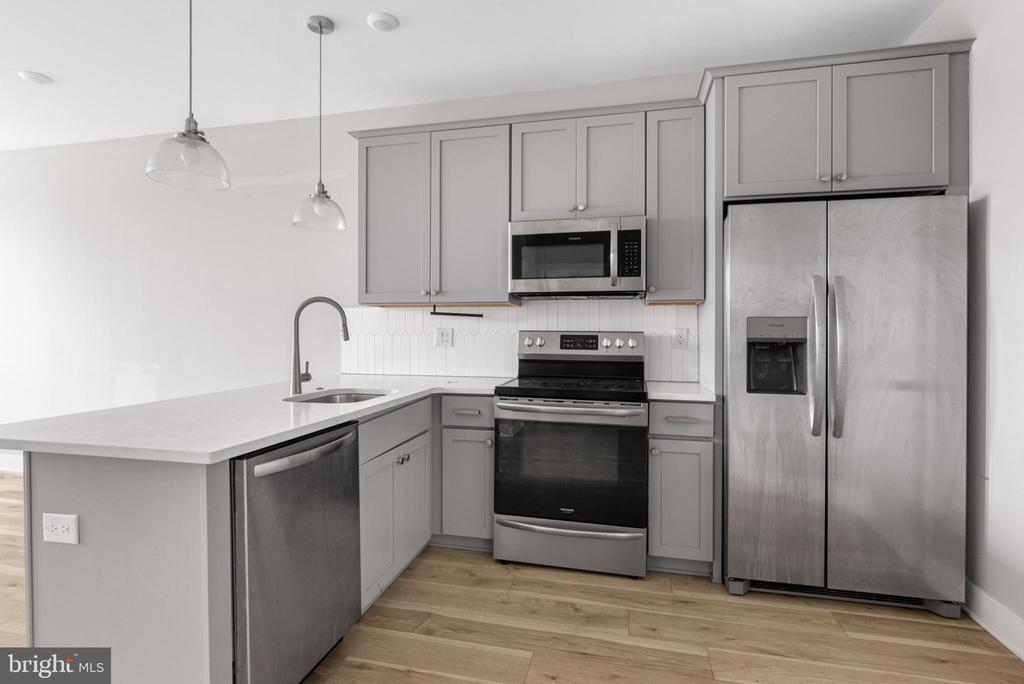 5230 Walnut St in Philadelphia, PA - Building Photo