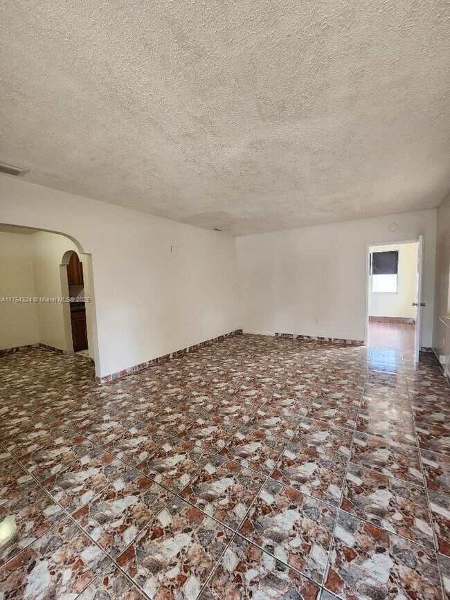 560 NW 122nd St in North Miami, FL - Building Photo - Building Photo