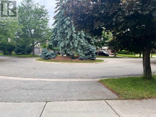 2481 Oak Row Crescent in Mississauga, ON - Building Photo - Building Photo