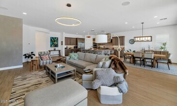 2041 E Fallen Leaf Ln in Phoenix, AZ - Building Photo - Building Photo