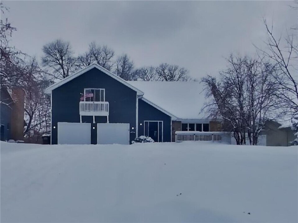 13645 Timber Crest Dr in Osseo, MN - Building Photo