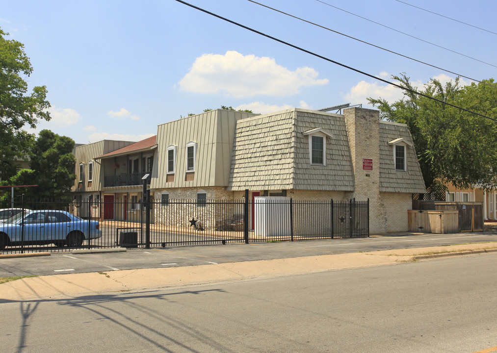 Mullen Townhomes in Austin, TX - Building Photo