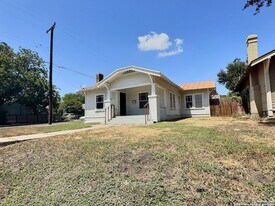 1101 E Highland Blvd in San Antonio, TX - Building Photo
