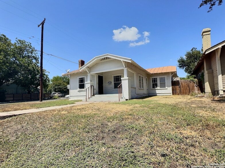 1101 E Highland Blvd in San Antonio, TX - Building Photo