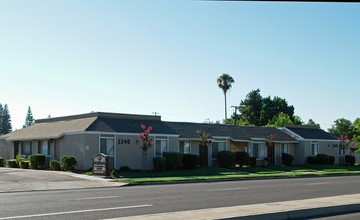 Oak Knoll Apartments in Fresno, CA - Building Photo - Building Photo