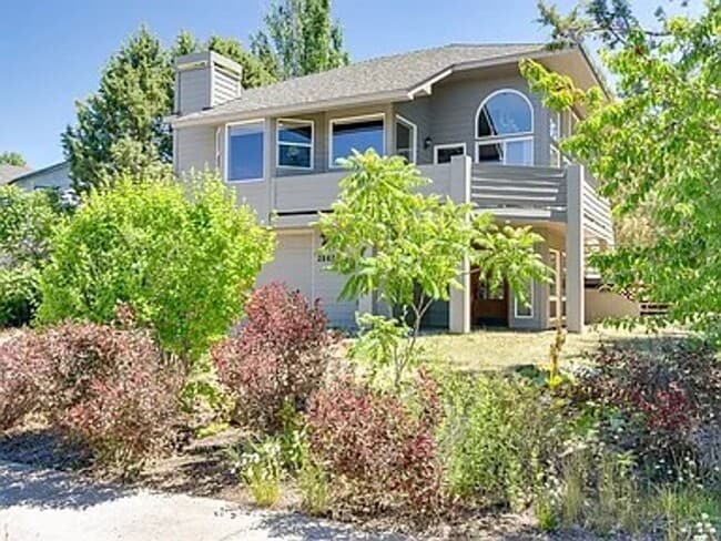 2842 NE Ocker Dr in Bend, OR - Building Photo - Building Photo