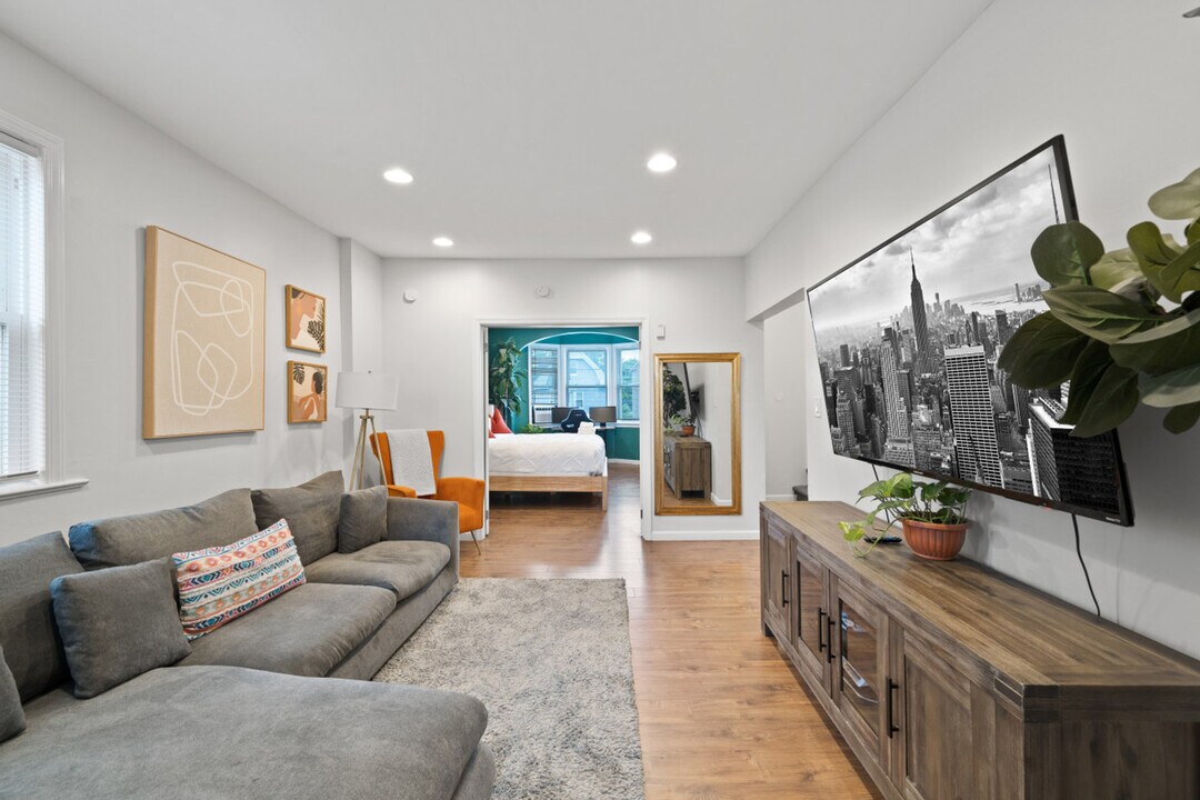 35 W 50th St in Bayonne, NJ - Building Photo