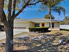 5850 Lake Grove Dr in Lakeland, FL - Building Photo