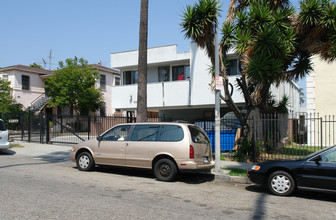 932 S Kenmore Ave in Los Angeles, CA - Building Photo - Building Photo