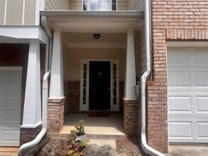 370 Creek Manor Way in Suwanee, GA - Building Photo - Building Photo