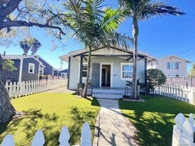 4060 Oakcrest Dr in San Diego, CA - Building Photo