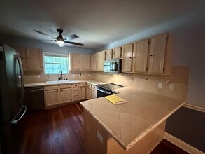 1584 Chadwick Way in Tallahassee, FL - Building Photo - Building Photo