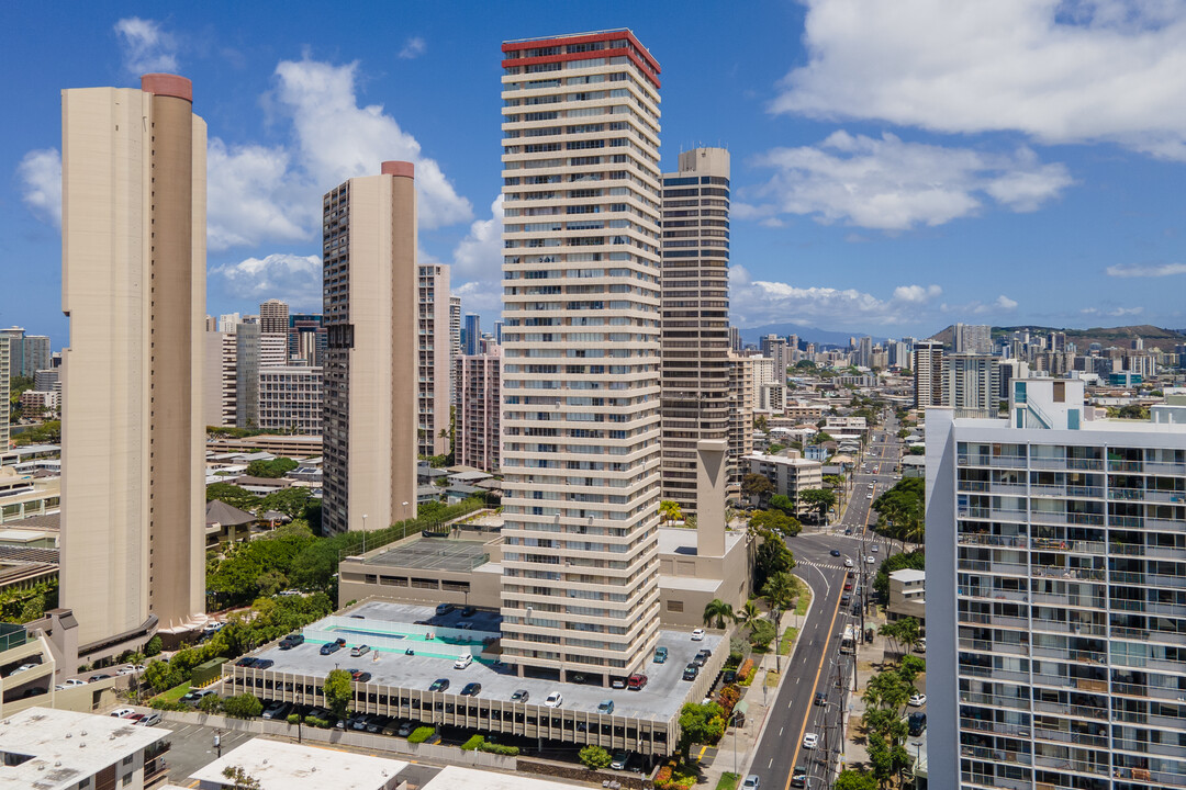 Regency Tower in Honolulu, HI - Foto de edificio