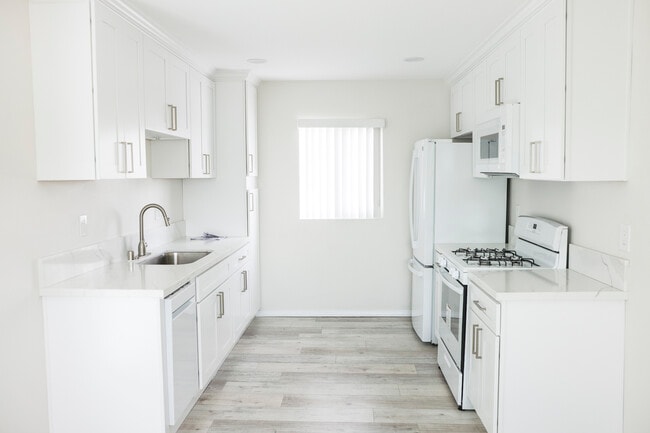 4615 Lakeview Ave, Unit 4615